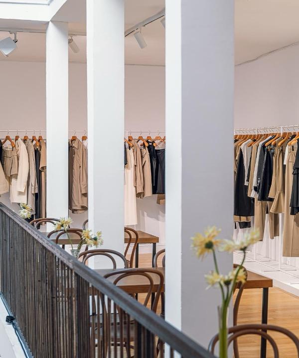 Showroom - Image 5