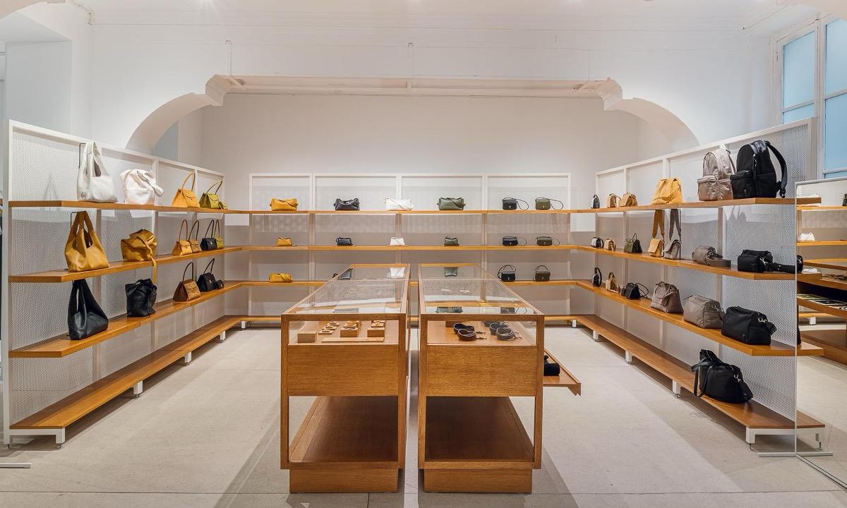 Showroom - Image 6
